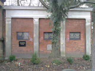 Grabstein Maria Schauss, geb. Brendel, Alter Domfriedhof der St.-Hedwigs-Gemeinde, Berlin-Mitte