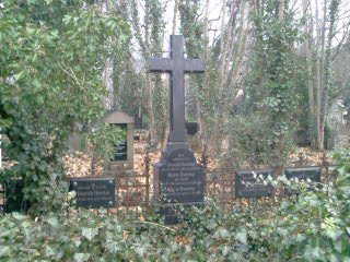 Grabstein Marie Doering, geb. Saul, Alter Domfriedhof der St.-Hedwigs-Gemeinde, Berlin-Mitte