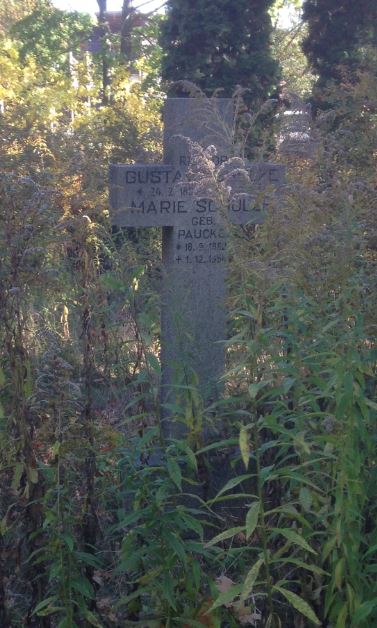 Grabstein Gustav Schulze, Friedhof Schönow, Berlin-Zehlendorf, Deutschland