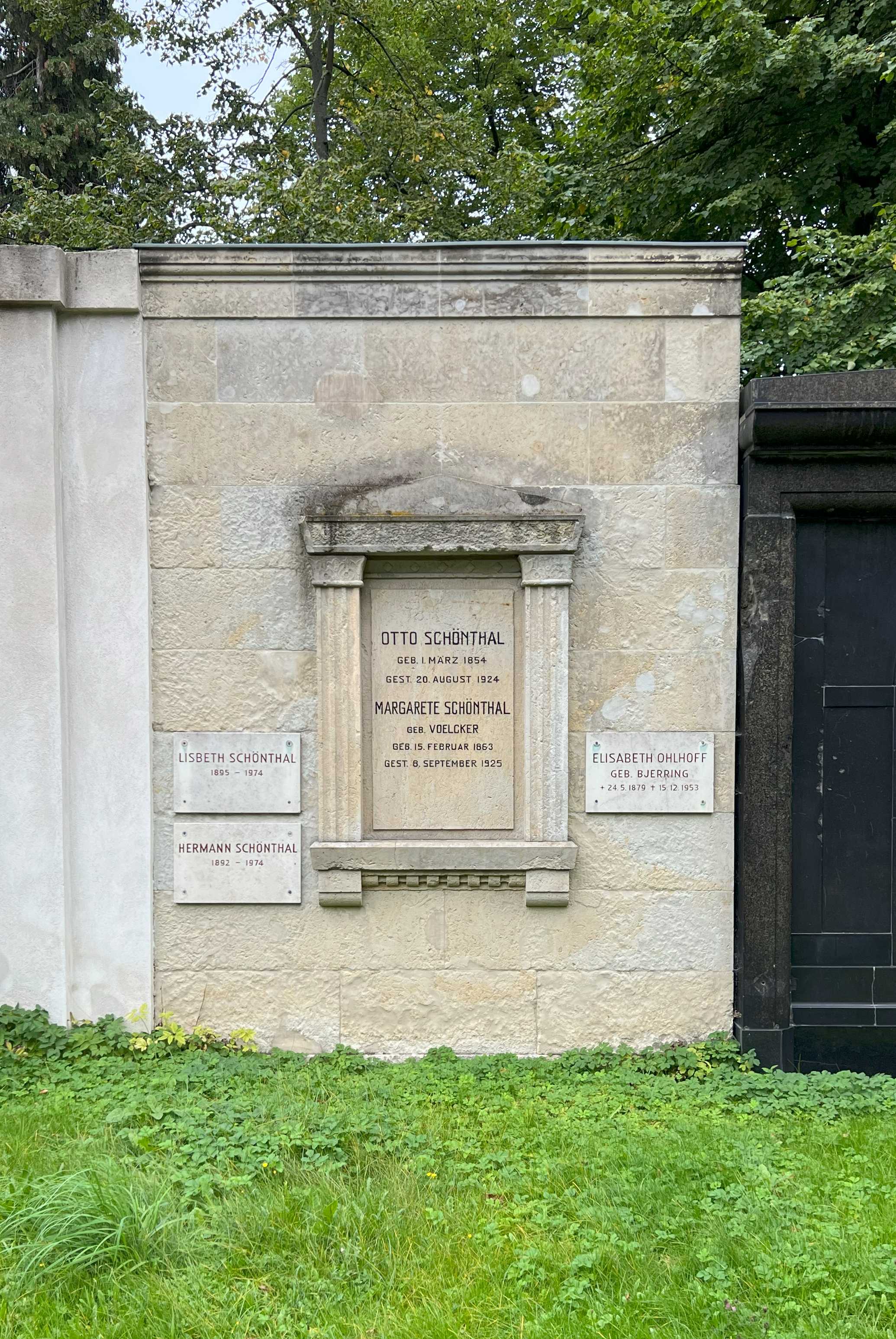 Grabstein Hermann Schönthal, Friedhof Wilmersdorf, Berlin