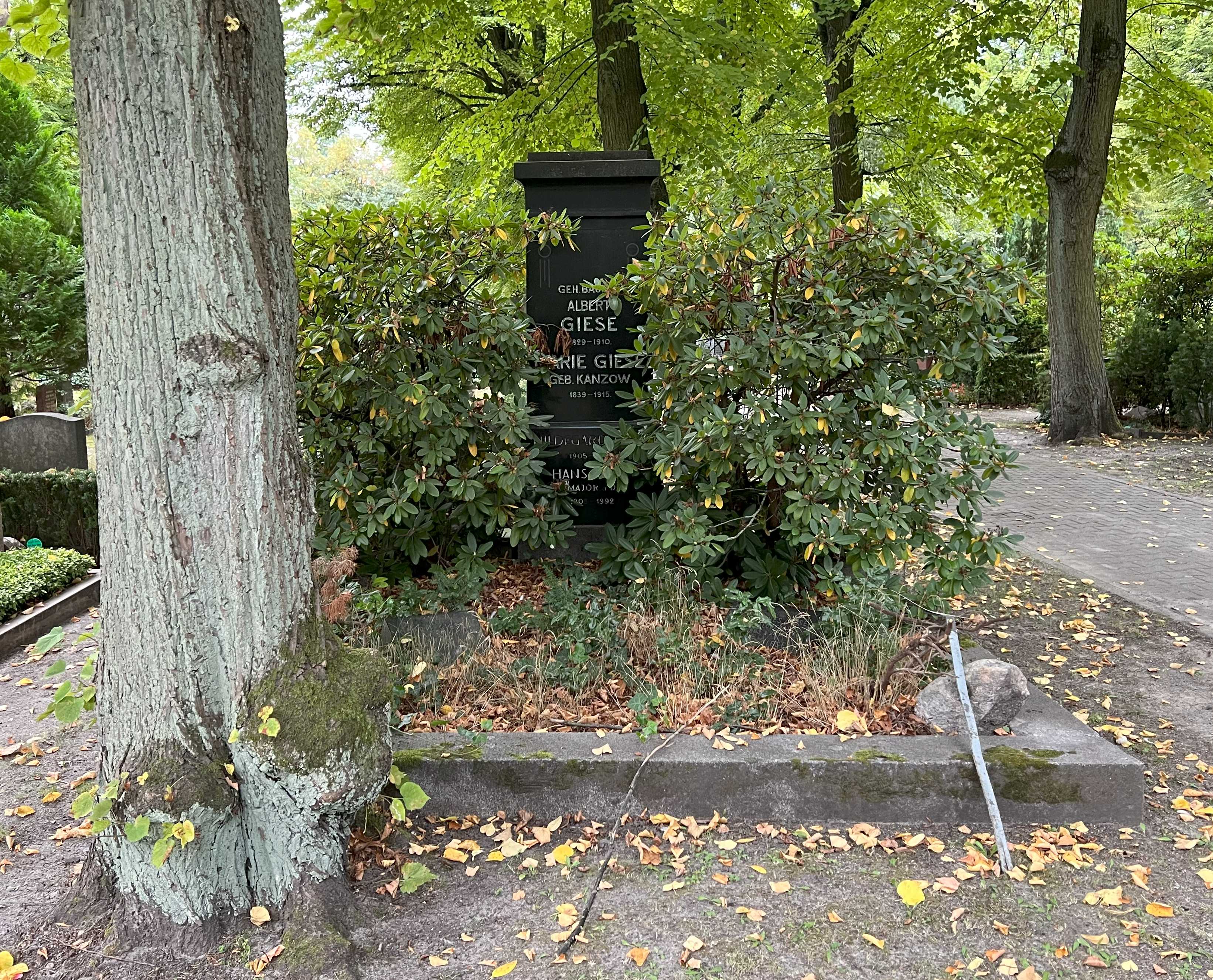 Grabstein Johannes Giese, Friedhof Wilmersdorf, Berlin