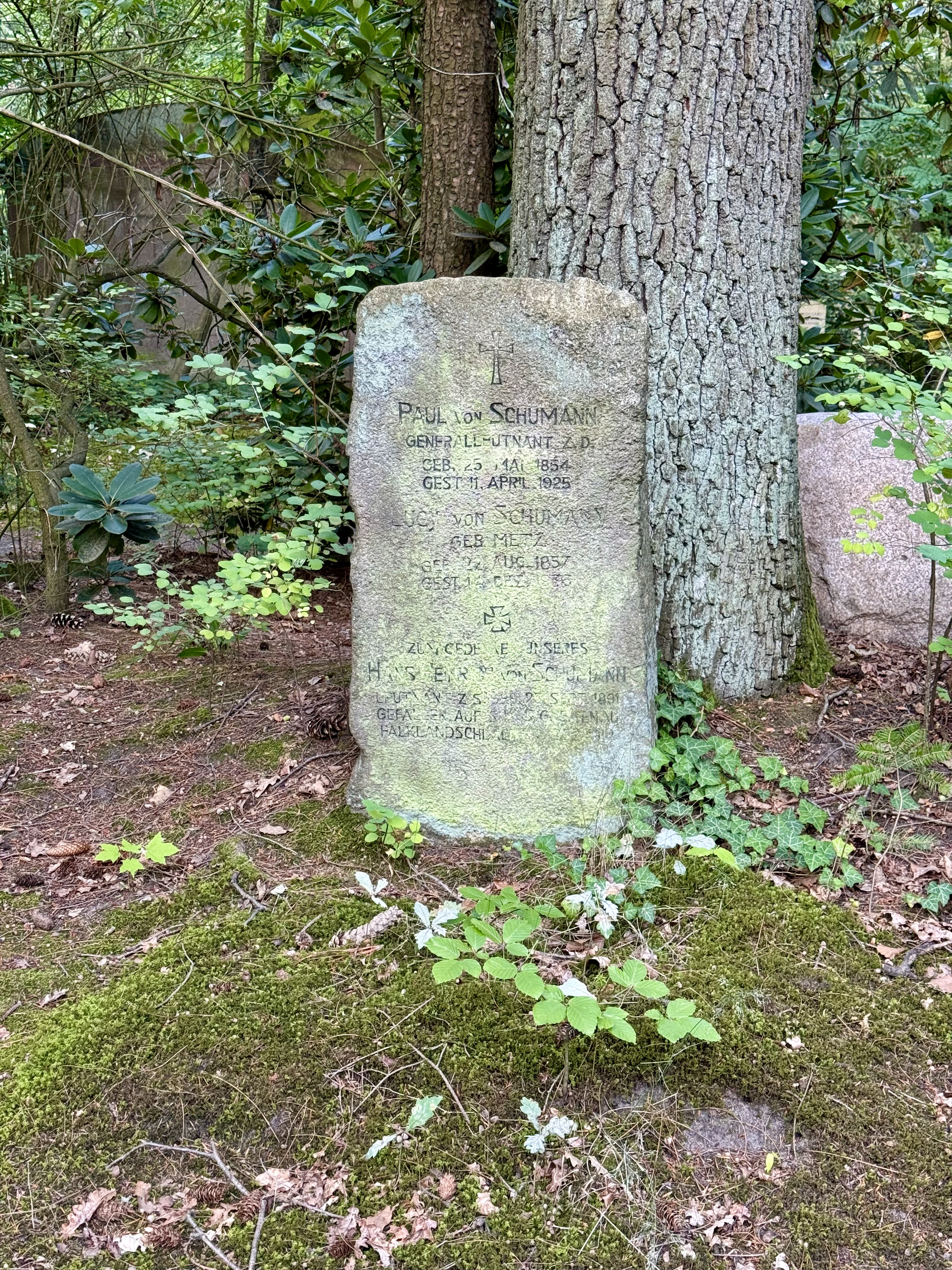 Grabstein Paul von Schumann, Parkfriedhof Lichterfelde, Berlin